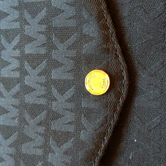 Two piece Michael kors tote with matching wristlet. - Picture 6 of 16